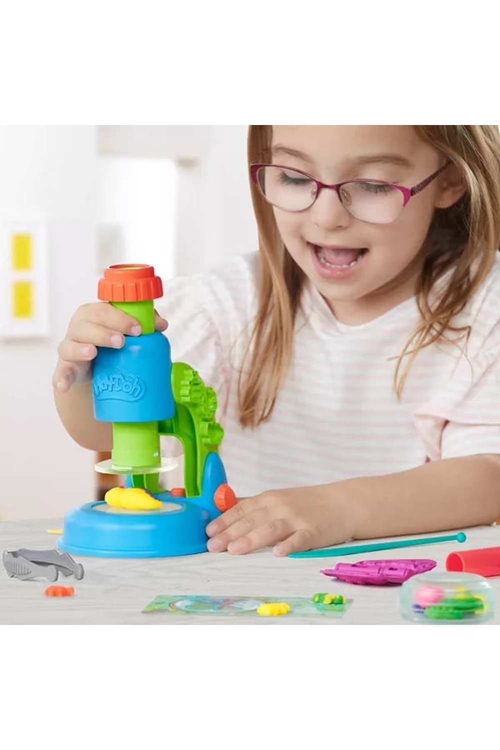 Play Doh Işıklı Mikroskop Oyun Seti G0494