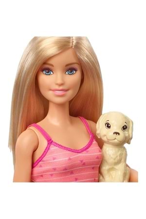 Barbie Bebek ve 3 Yavru Köpekli Oyunu GDJ37