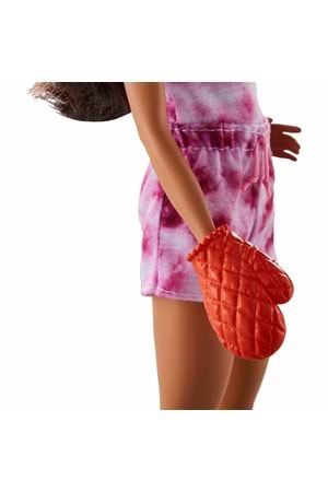 Barbie ile Mutfak Maceraları Oyun Seti HCD44