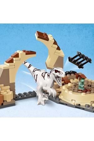 Lego Jurassic World Atrociraptor Dinozor Motosiklet Takibi 76945