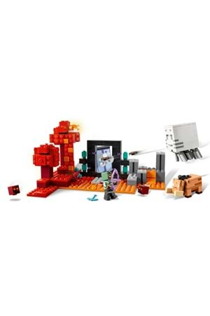 Lego Minecraft Nether Geçidi Pususu 21255