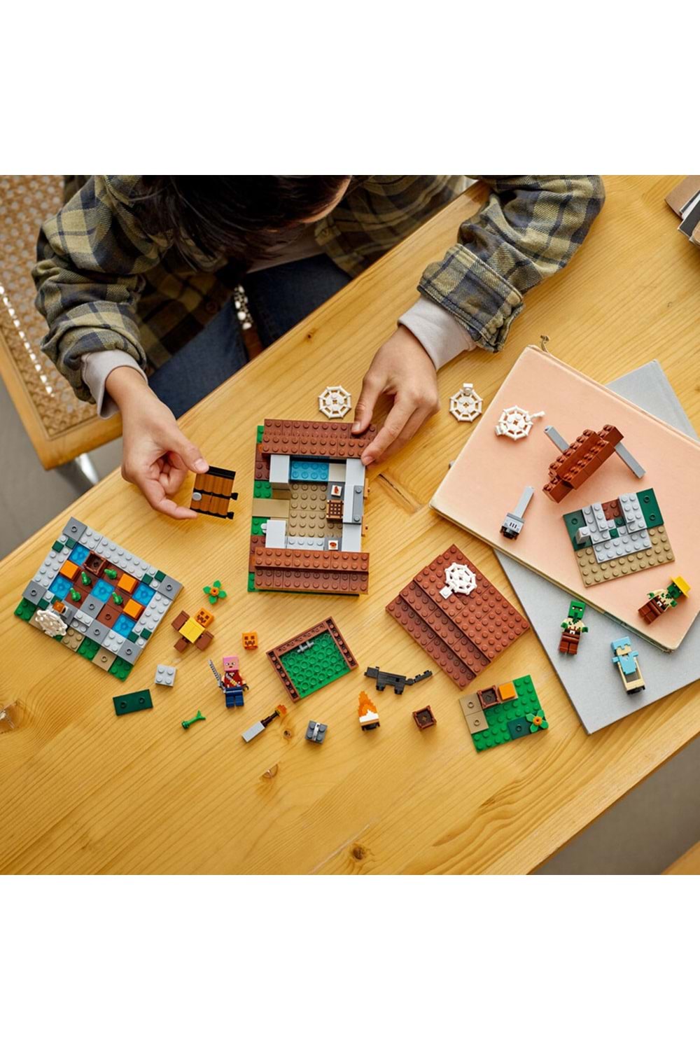 Lego Minecraft Terk Edilmiş Köy 21190
