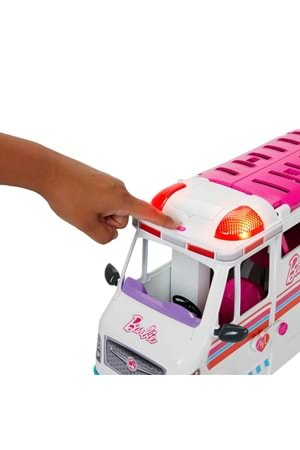 Barbie Dönüşen Ambulans ve Klinik Oyun Seti HKT79