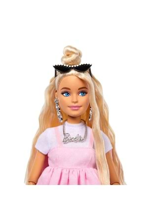 Barbie Deluxe Style Sarı Saçlı Bebek HYV27