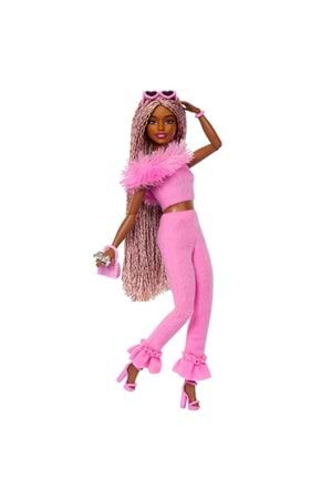 Barbie Deluxe Style Kahverengi Örgü Saçlı Bebek HYV28